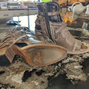 Freebird Carterr Size 9 Taupe